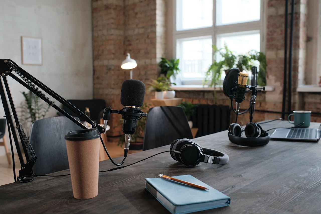 Miejsce pracy nad wideo do LinkedIn w studiu nagraniowym