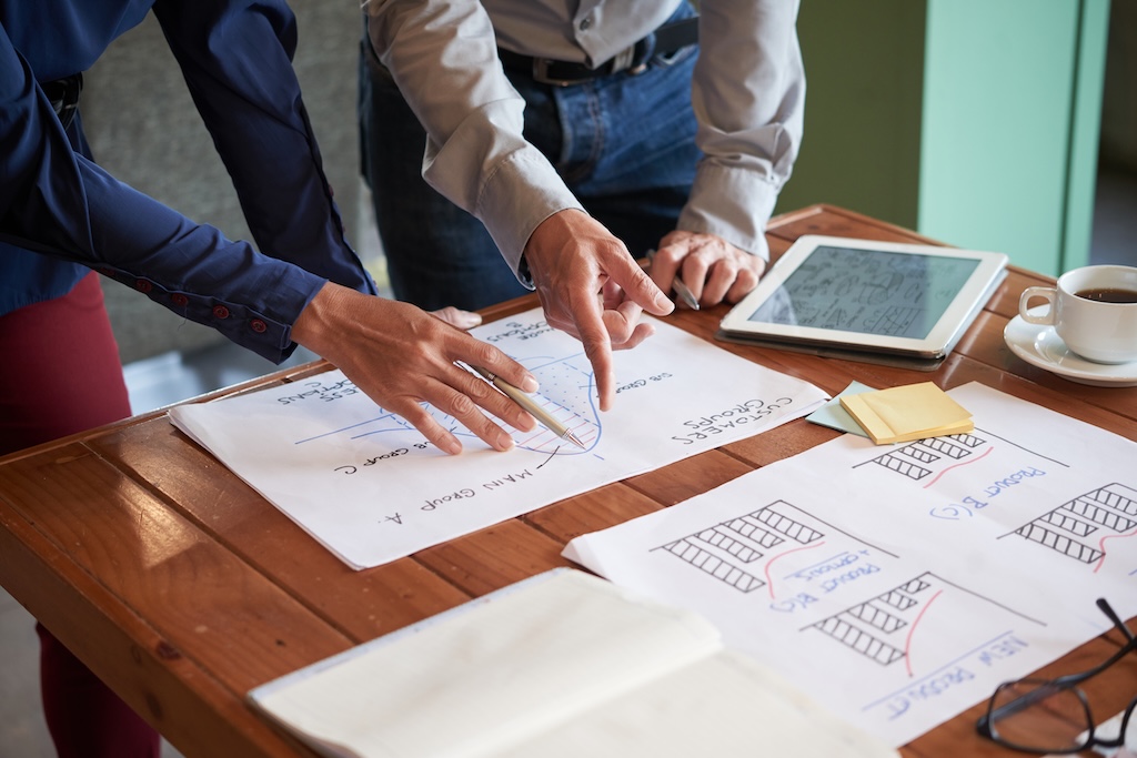 Tworzenie realistycznego harmonogramu projektu z uwzględnieniem zasobów i ryzyk